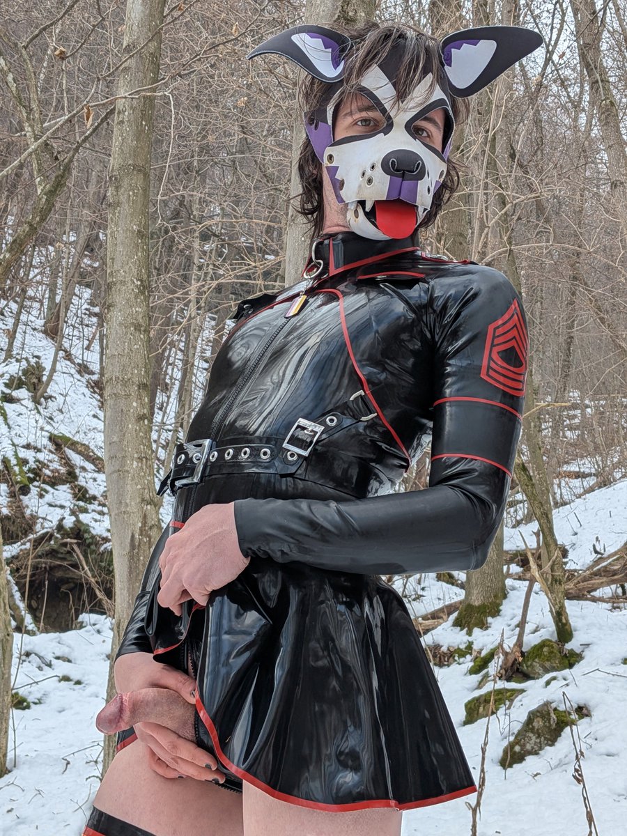 Please me 👅

#pupplay #hornypup #sexpup #latexpup #latexboy #gayslut