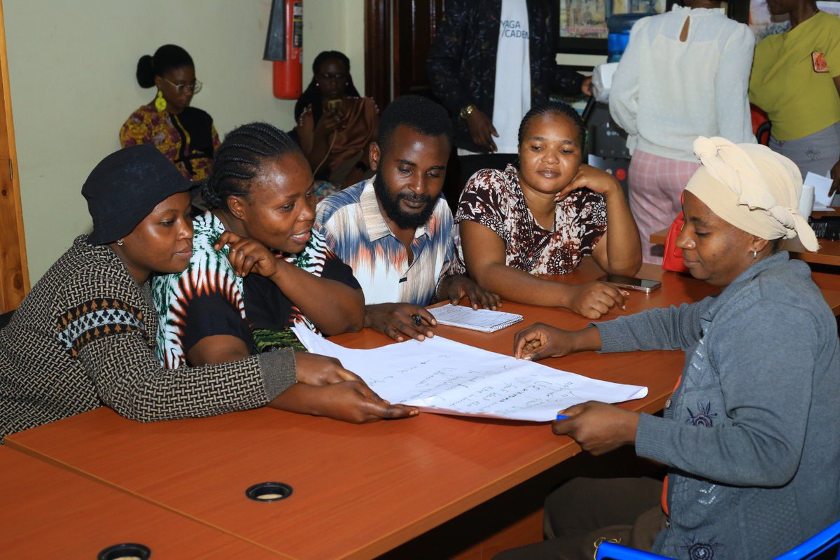 RendezvousYG's tweet photo. In one of our in-house sessions held last year,we screened a film about the human cost of garbage .Our group members came up with vibrant ideas that can really impact our community .Waste management isn’t just a task,it’s a responsibility.@refugeelawproj @RendezvousYG https://t.co/lJMWUeqFXc