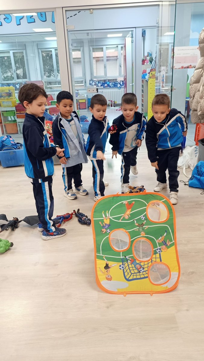 ✨ Tarde mágica en Infantil ✨
Nuestros peques han traído uno de sus juguetes de Reyes para compartirlo en clase. Juegos, sonrisas e ilusión en un ambiente de respeto y amistad.
Compartir también es aprender.
#EscolapiasSantaEngracia #Infantil #AprenderJugando #CompartirEsVivir
