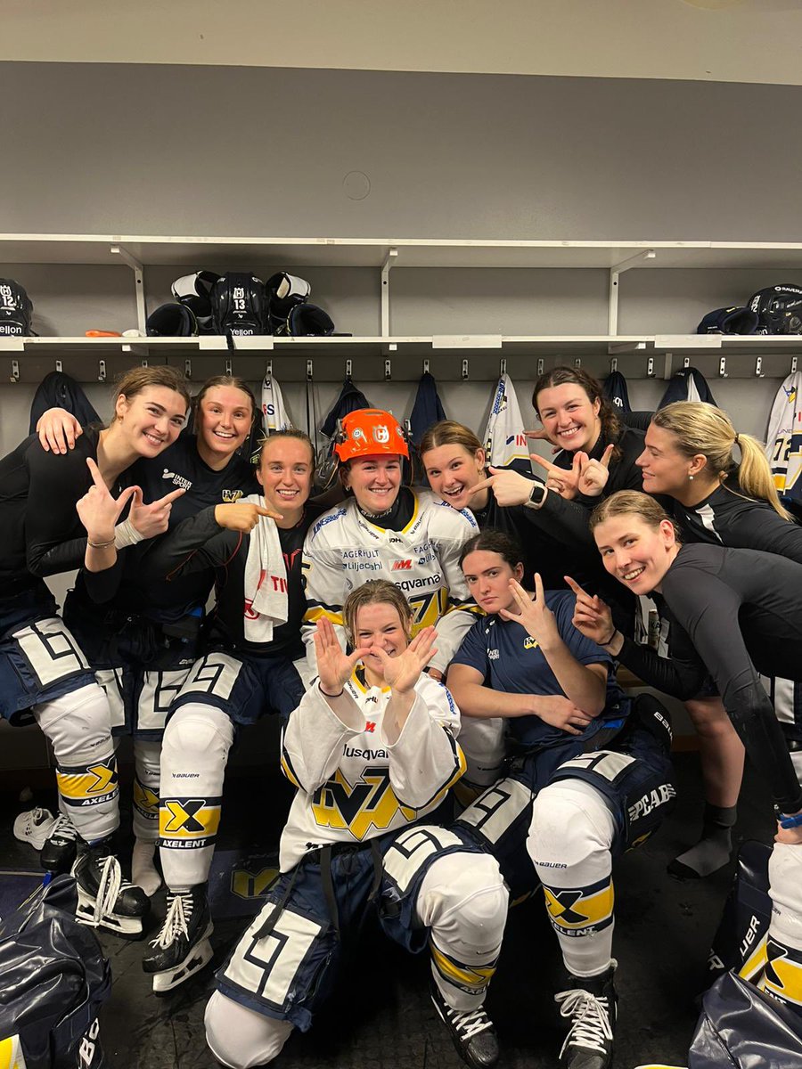HV71's tweet photo. Hjälmen går till ingen mindre än hattrick skytten Julia Shaunessy! https://t.co/2MvWk9545K