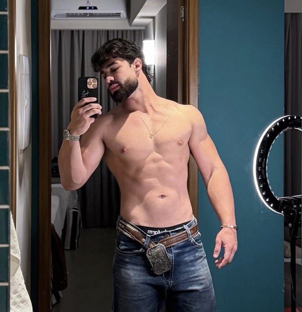 lando 🥂🎧 tweet media