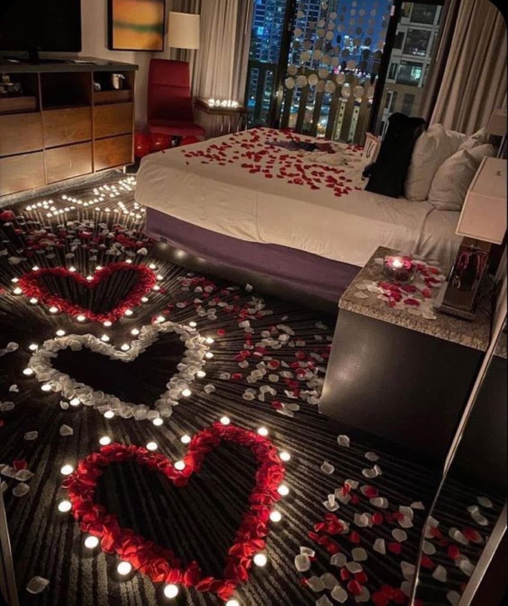 layxsnv's tweet image. Valentine’s Day falls on a Saturday, I’m thinking 72 hours in another city 💌🥹🩷…..