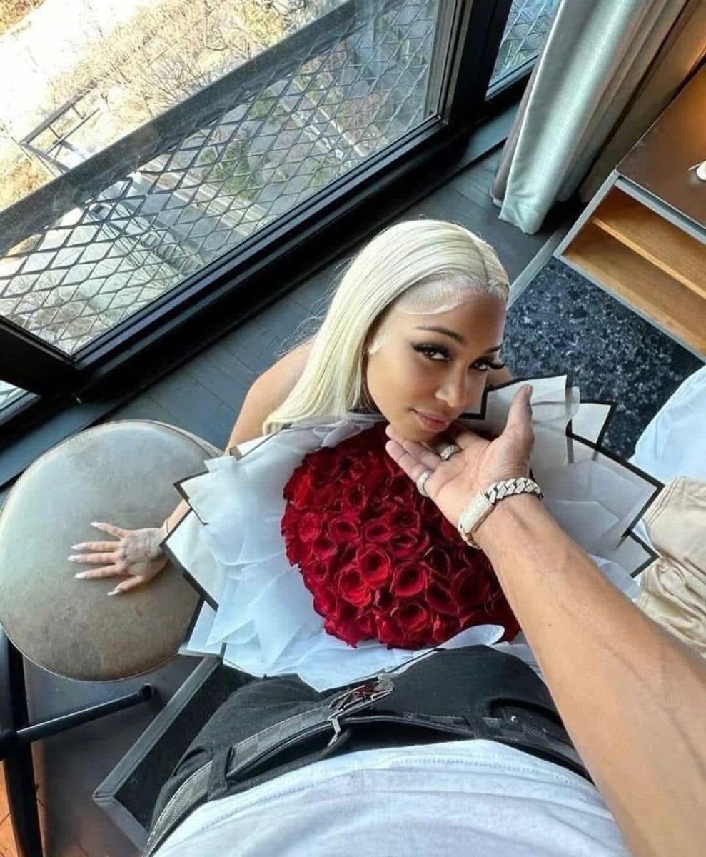 layxsnv's tweet image. Valentine’s Day falls on a Saturday, I’m thinking 72 hours in another city 💌🥹🩷…..