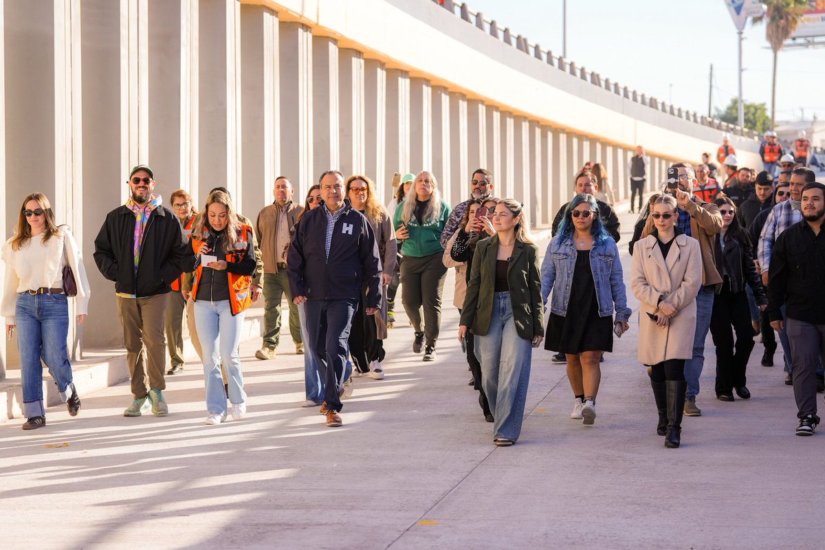 tonoastiazaran's tweet image. ¿Ya están listos para estrenar el nuevo paso a desnivel del Colosio y Solidaridad? Vean nada más, ya casi se llega el día. 

🚧✨ Con un 94% de avance, esta gran obra mejorará la movilidad y la seguridad vial. Recorrimos sus avances junto a creadores de contenido para conocer de…