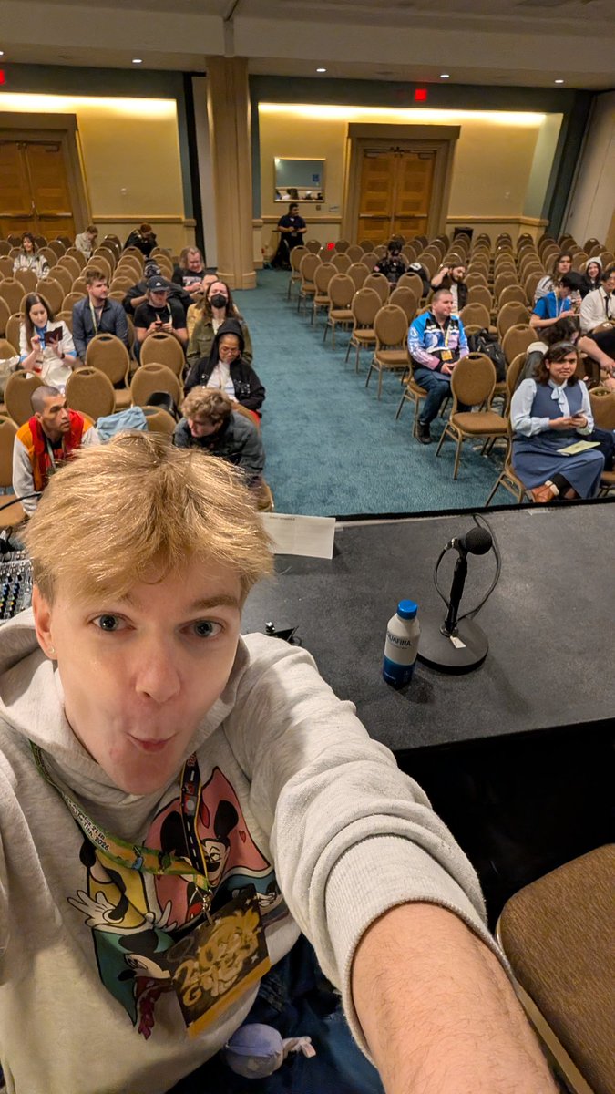 huntmccoyy's tweet image. I'm at ALA!! if you see me walking around, always feel free to say hi! ⸜(*ˊᗜˋ*)⸝

first panel done :,)