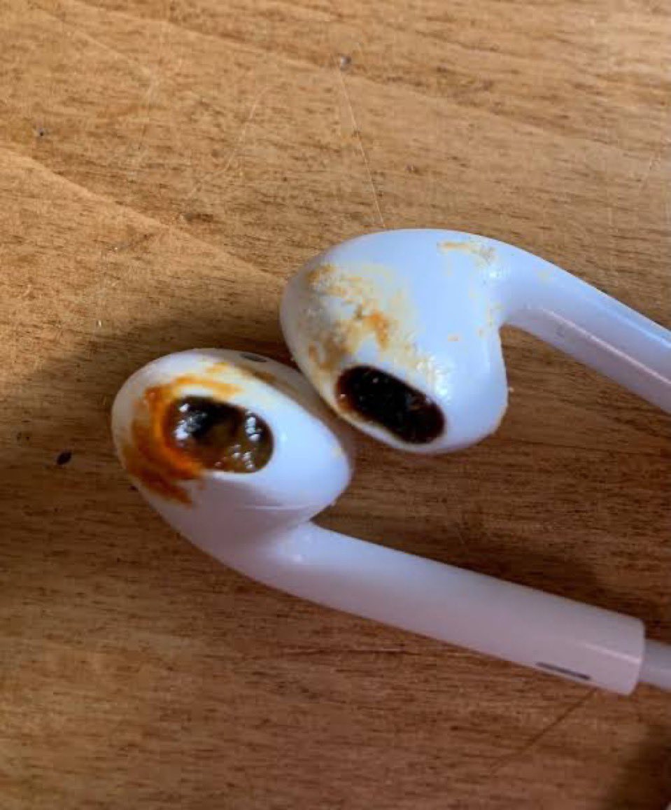 SPLENDYmo's tweet image. One of the reason why I don’t borrow people my AirPods