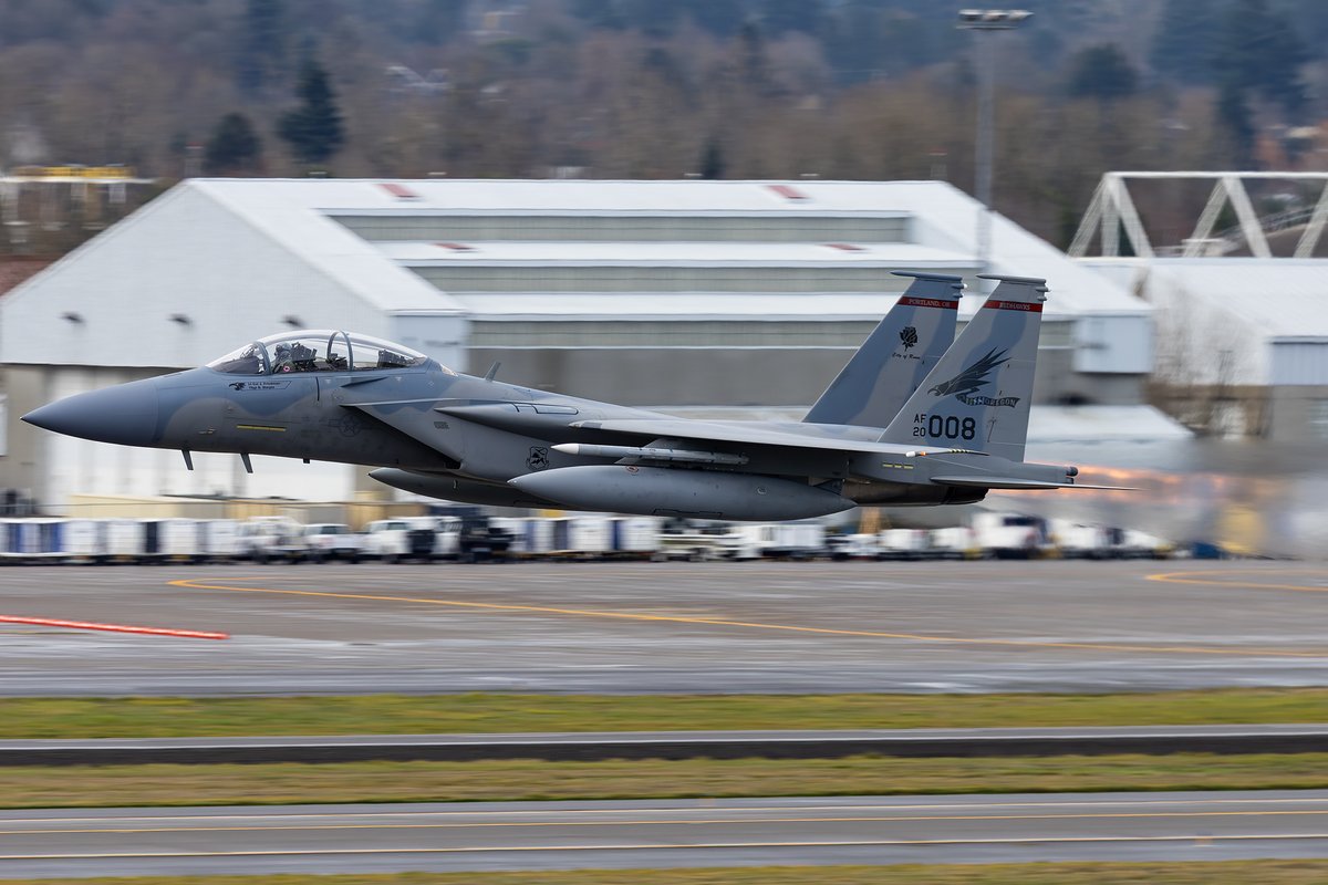 Sabian404's tweet image. RAMBO 2 F-15EX with some crazy vapor on takeoff out of PDX this morning