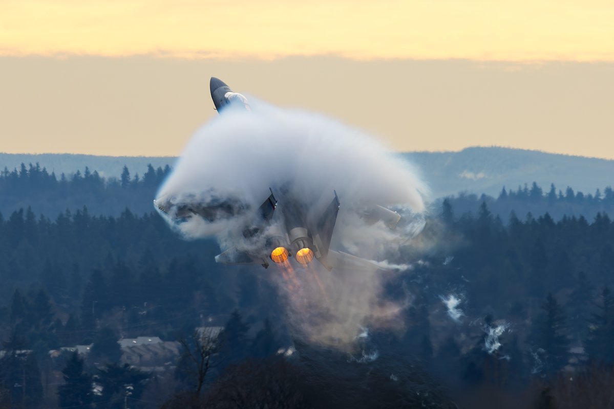 Sabian404's tweet image. RAMBO 2 F-15EX with some crazy vapor on takeoff out of PDX this morning