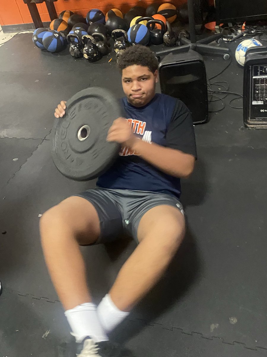 Coach_Whitesid3's tweet photo. What a freaking Awesome Friday. Spartan Football putting in work.  EJ Freeman Rising Sophomore OL/DL working hard for a great season. #BEAPRO @walterv50 @AD_SpartaNation https://t.co/2HDKC0pFzk