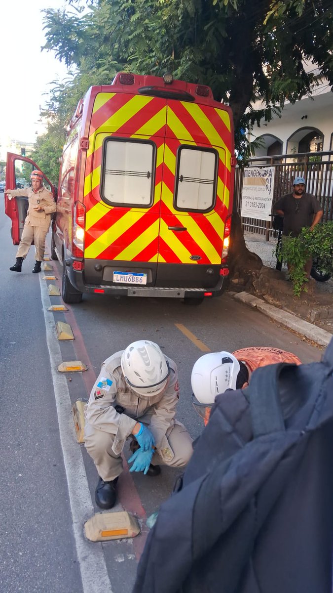 Av Roberto Silveira n°18
Colisão entre bikes elétricas na ciclofaixa.
Bombeiros no local
