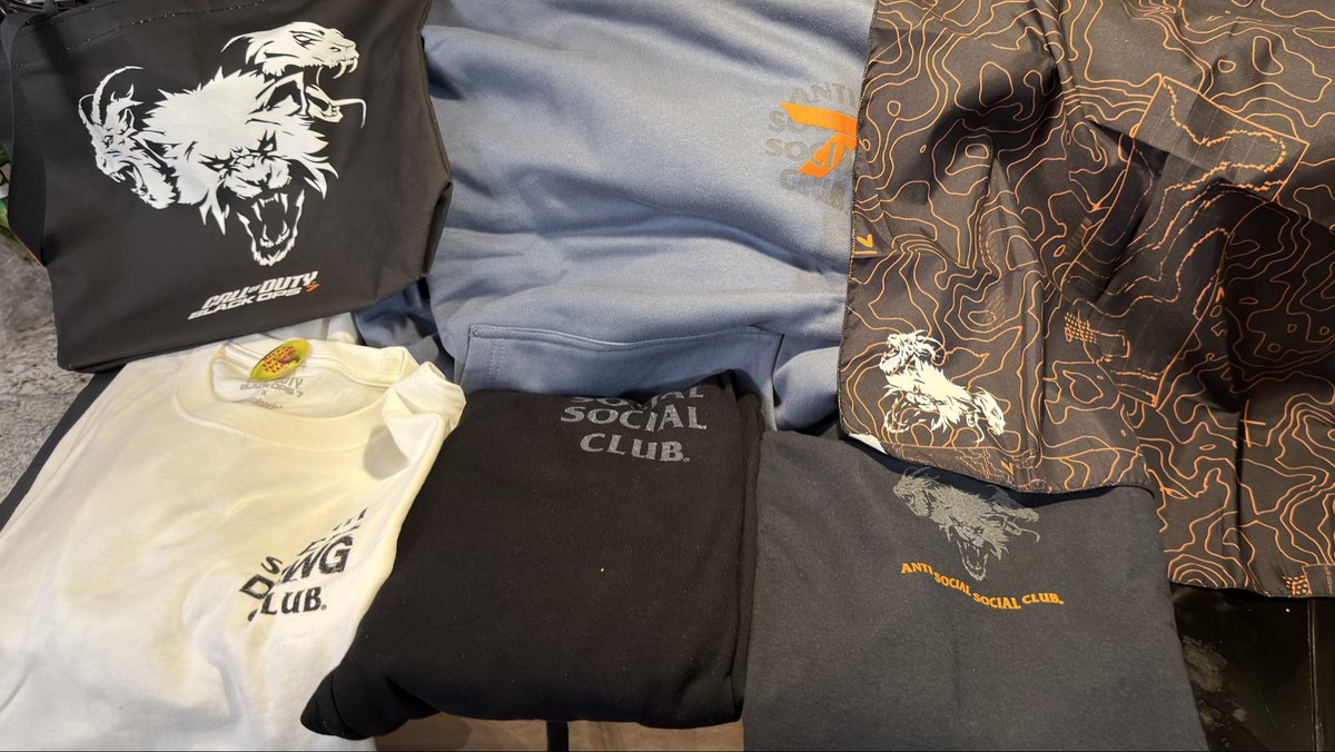 _adlibb's tweet image. Thanks to @Activision for the merch 👏🏽 big ups guys great reloaded update great gear 🔥