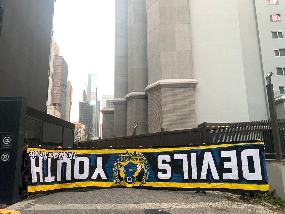 BEEHAASS! tweet media