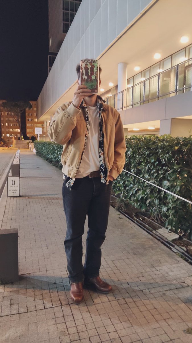 Trinitron alındı, bir sürü vhs film hediye, 00:00 korku seansına gelindi

Menüde Night of the Living Dead (1968) ve Carnival of Souls (1962) var