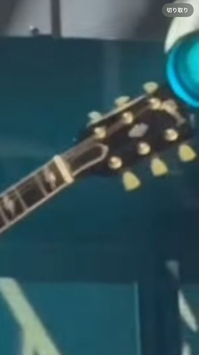 sunold_things's tweet image. 最近アンガスヤングが使用しているイナズマのSG⚡️
昔から使ってるSGとは違う…
ラージヘッドやクラウンインレイから80年代頃のものをラージピックガードにしたのか?…
ボリュートがあるのはネックが折れたのか？🤔
それはともかく、かっこいい‼️😊

#gibson #sg #angusyoung #acdc