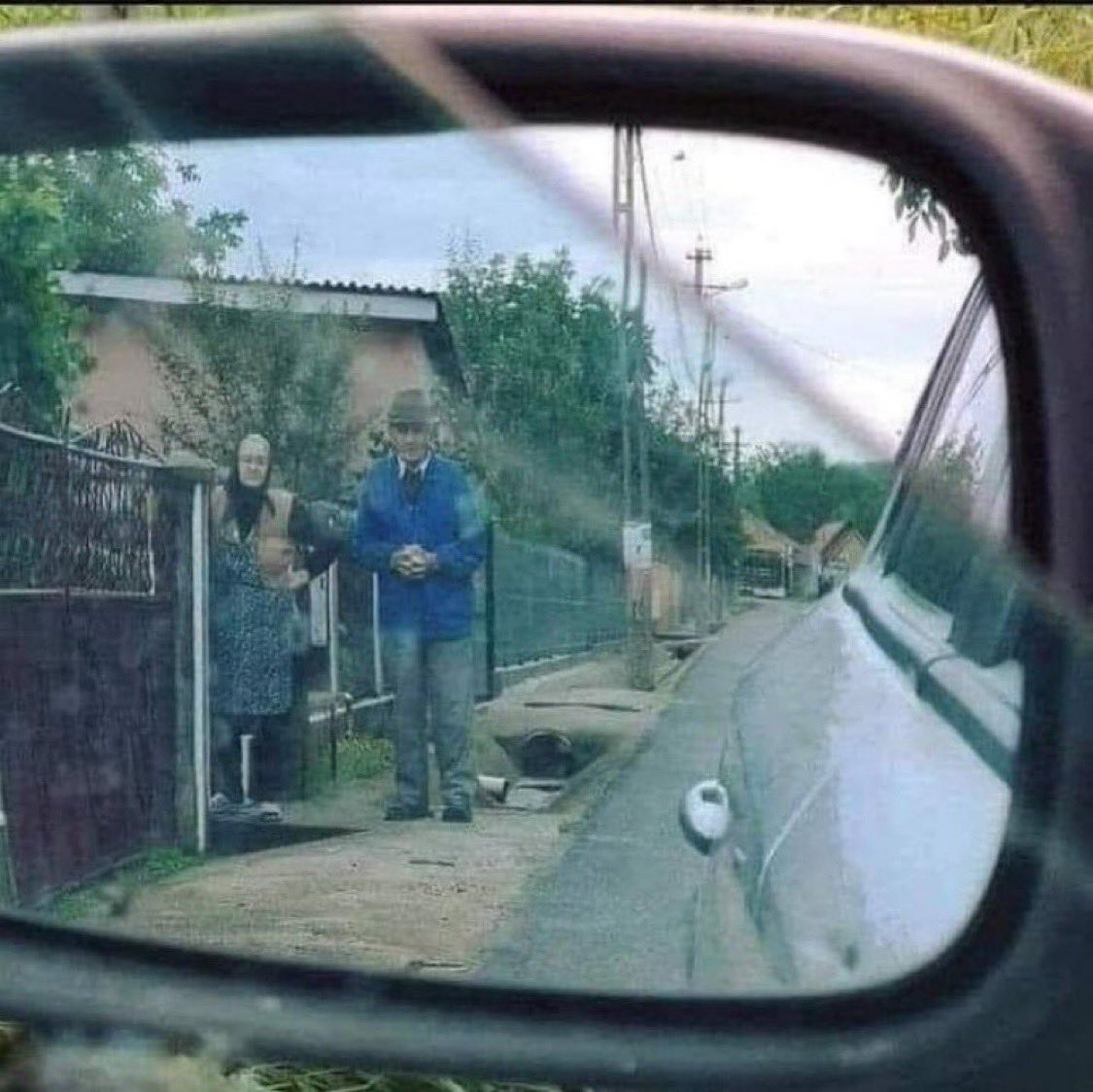 Milito177's tweet image. They teach you everything in life, except how to live without them 💔