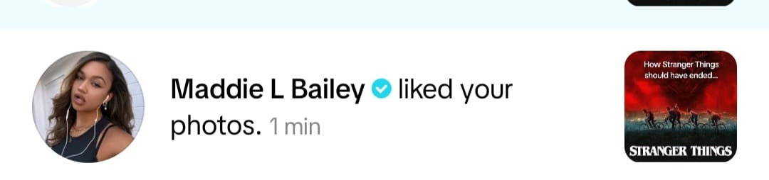 Hannah is writing tweet media