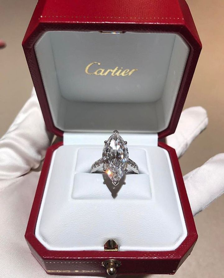 alyeskastroloji's tweet image. Allahın haznesi geniştir diye bizim istekler