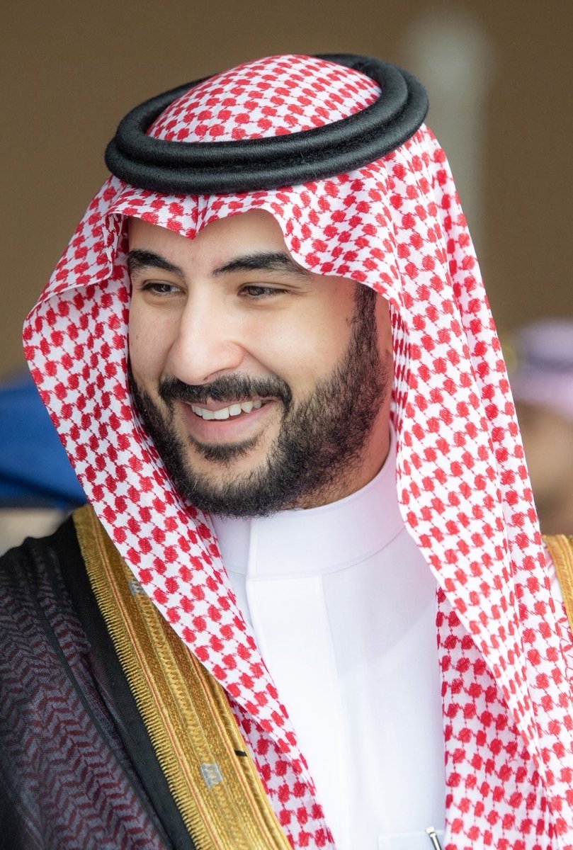 AwwadSAlawwad's tweet photo. في خضمّ الأزمة اليمنية، وبتوجيهات القيادة الرشيدة – حفظها الله – تجلّت حكمة سمو سيدي وزير الدفاع في تبنّي مسارٍ سياسي شامل، يقوم على جمع الفرقاء دون إقصاء، ورعاية حلول عادلة تعبّر عن تطلعات أبناء اليمن، وتحفظ أمن المنطقة، وتصون وحدة البلاد، وتفتح آفاقًا أوسع للاستقرار والازدهار لشعبه.