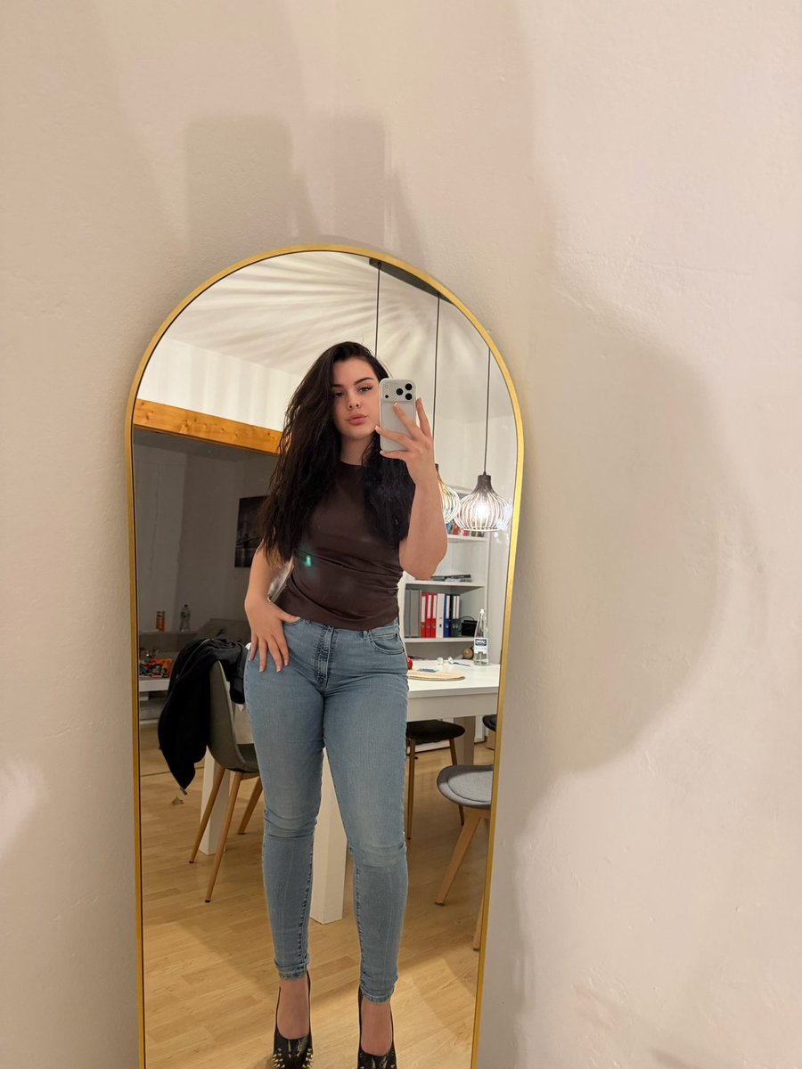 spoiledbratLea's tweet image. If you were my boyfriend, I would cheat on you.