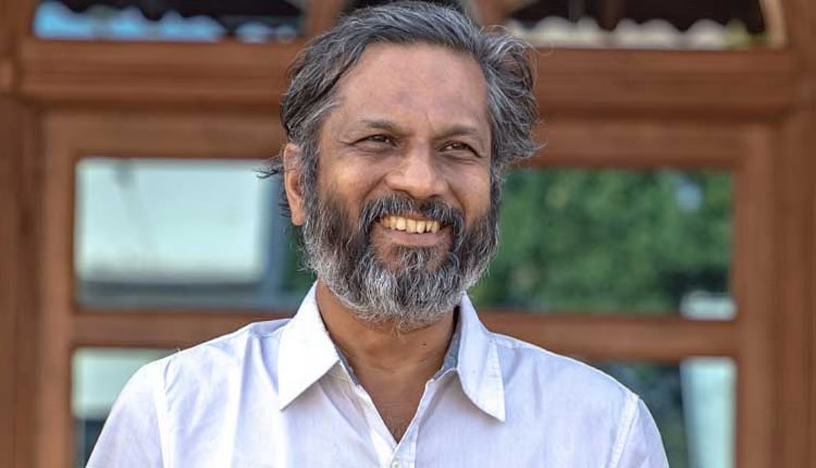 DrPraveenwrites's tweet photo. Dr Sridhar Vembu!

When an educated nationalist who also happens to be a self-made billionaire influencing millions of young minds towards Indian patriotism begins to directly challenge the Deep State, the backlash will be ruthless.

His Arattai directly challenged the DS funded Whatsapp!

Now his personal life is being pulled in!

Truth shall prevail!

Justice shall be served!

I stand with Dr Sridhar Vembu! @svembu
