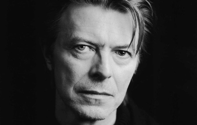 "Sono solo una persona che non sente il bisogno di avere qualcuno che qualifichi il suo lavoro in un modo particolare. Lavoro per me stesso".

Oggi nel 2016 moriva il cantautore #DavidBowie.

#10gennaio.