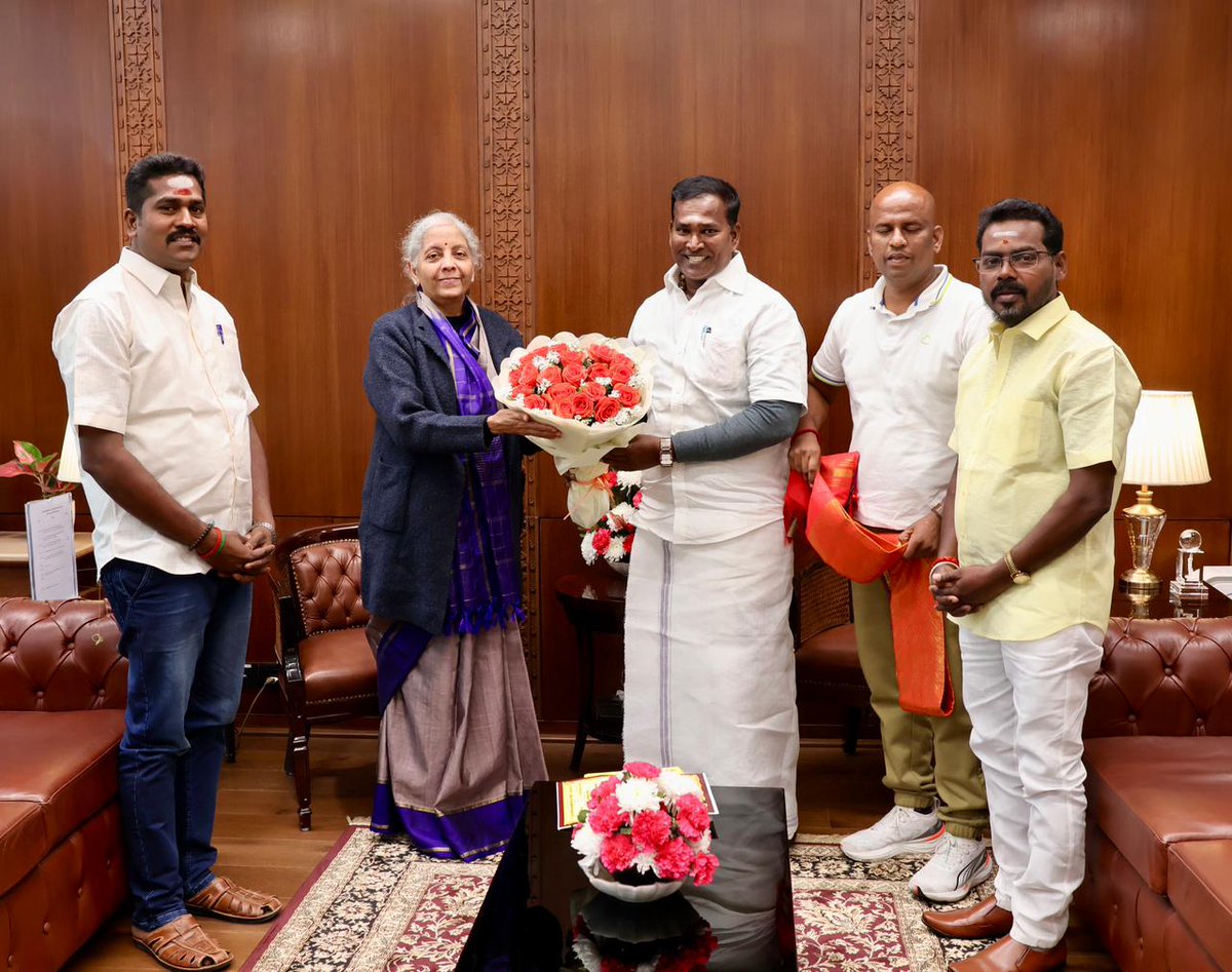 AKSaiJSaravanan's tweet photo. எனது ஊசுடு தொகுதி இராமநாதபுரம்  கிராமத்தில் உள்ள ஸ்ரீ சக்கர விநாயகர் ஸ்ரீ முத்தாலம்மன் ஆலய மகா கும்பாபிஷேகத்தை முன்னிட்டு மாண்புமிகு மத்திய நிதி அமைச்சர் @nsitharaman அவர்களை சந்தித்து கும்பாபிஷேகத்திற்கான அழைப்பிதழை வழங்கினேன். @BJP4Puducherry @mansukhmandviya @blsanthosh https://t.co/5ZDfCSFipK