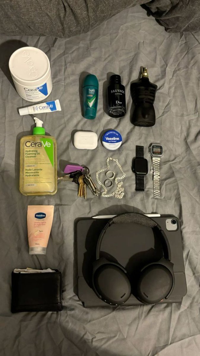 Dea_rMen's tweet photo. If this looks boring to you,
you’re not ready yet...

Just the essentials. https://t.co/TMHDGPKolK