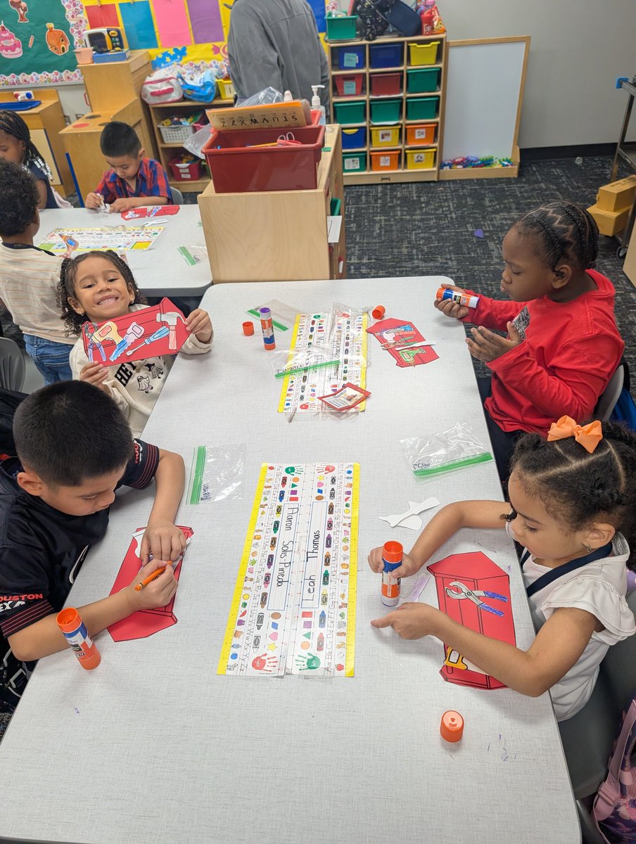 BookerPreK's tweet photo. We love "ART" in Pre-Kinder! Today we are making a toolbox! @duryeaschool @CFISDPK1 #pathtoamazing #tools #contruction https://t.co/kJIQJ2h2gt