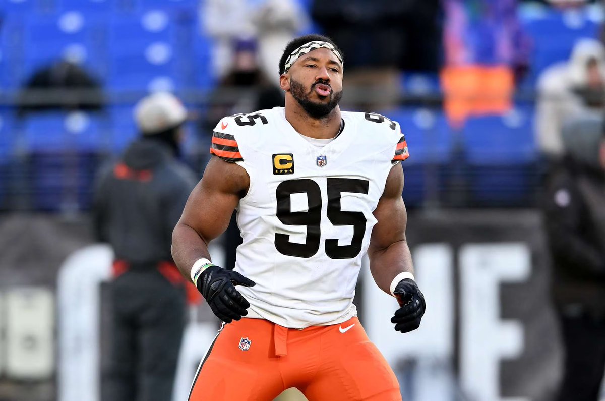 Underdog's tweet photo. Rueben Bain Jr. has generated 6.3 pressures per game in the College Football Playoff.

By comparison, Myles Garrett averaged 4.9 pressures/game this season. https://t.co/zdc1YWJXbU