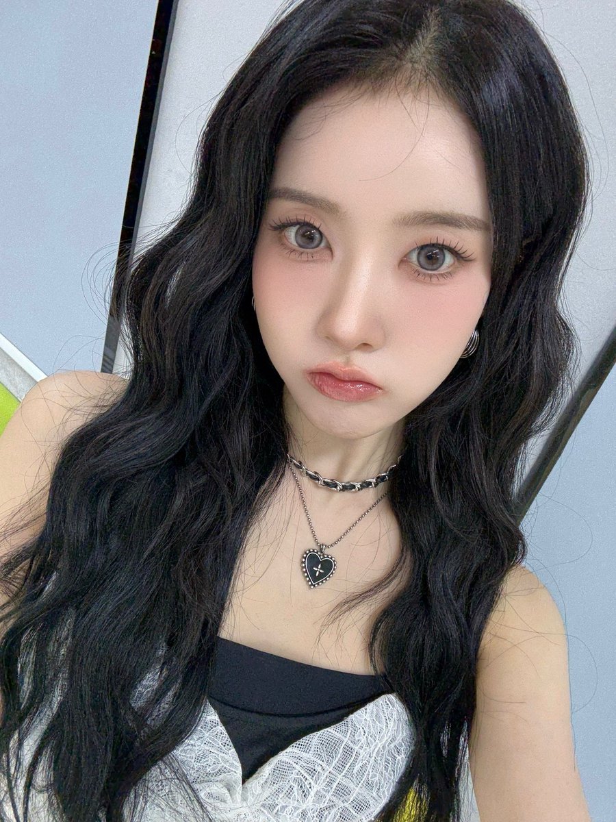 sieum's tweet image. swith! we both worked so hard today, didn’t we? i’m so proud of us! before you sleep, please give yourselves a little self-pat on the back. you really deserve all the comfort tonight. let’s recharge and meet again tomorrow with a smile. love you! 🧸🤎