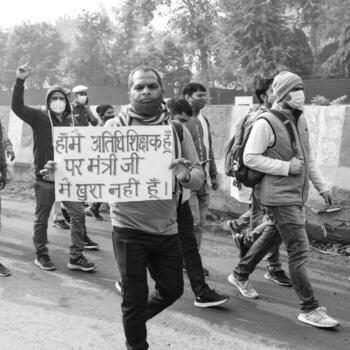 ThurwalAshok's tweet photo. "दिल्ली के शिक्षा मॉडल की रीढ़ कहे जाने वाले अतिथि शिक्षक आज भी अपने हक (समान वेतन और सुरक्षित भविष्य) के लिए संघर्ष कर रहे हैं। सरकार से अपील है कि जल्द से जल्द स्थायी पॉलिसी लागू की जाए। #DelhiGuestTeachers #EqualPayForEqualWork #EducationFirst
#guestteacher_policy https://t.co/bjpmH2jvJ3