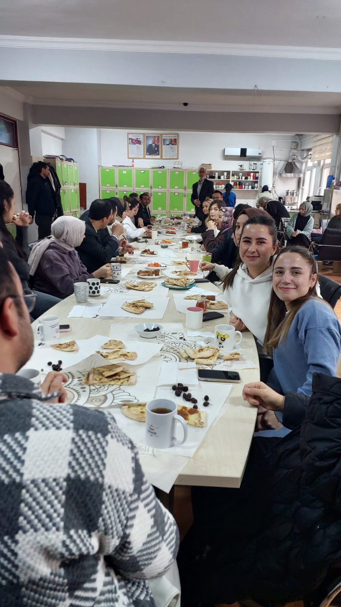 Eğitim Bir Sen Şehitkamil İlçe Temsilciliğimizin Karacaoğlan Ortaokulunda düzenlediği Kahvaltı programına katıldık.Eğitim çalışanlarımızla bir araya geldik.Örgütlü gücümüzü kazanımları aktardık.Güncel konular/sorunlar üzerinde istişarede bulunduk.<a href="/ebsgaziantep1/">EBS Gaziantep</a> <a href="/SehitkamilEBS/">Şehitkamil EBS</a> @