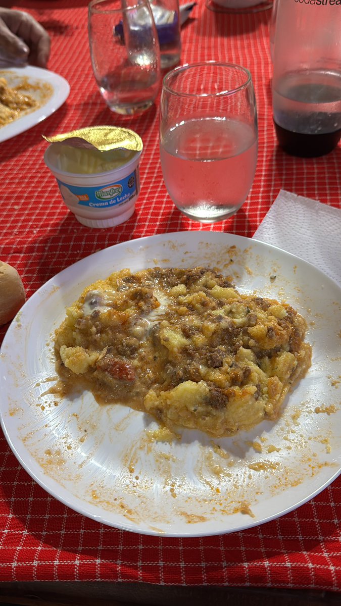 #nuestratarde  A la pileta con salsa boloñesa en pleno enero…