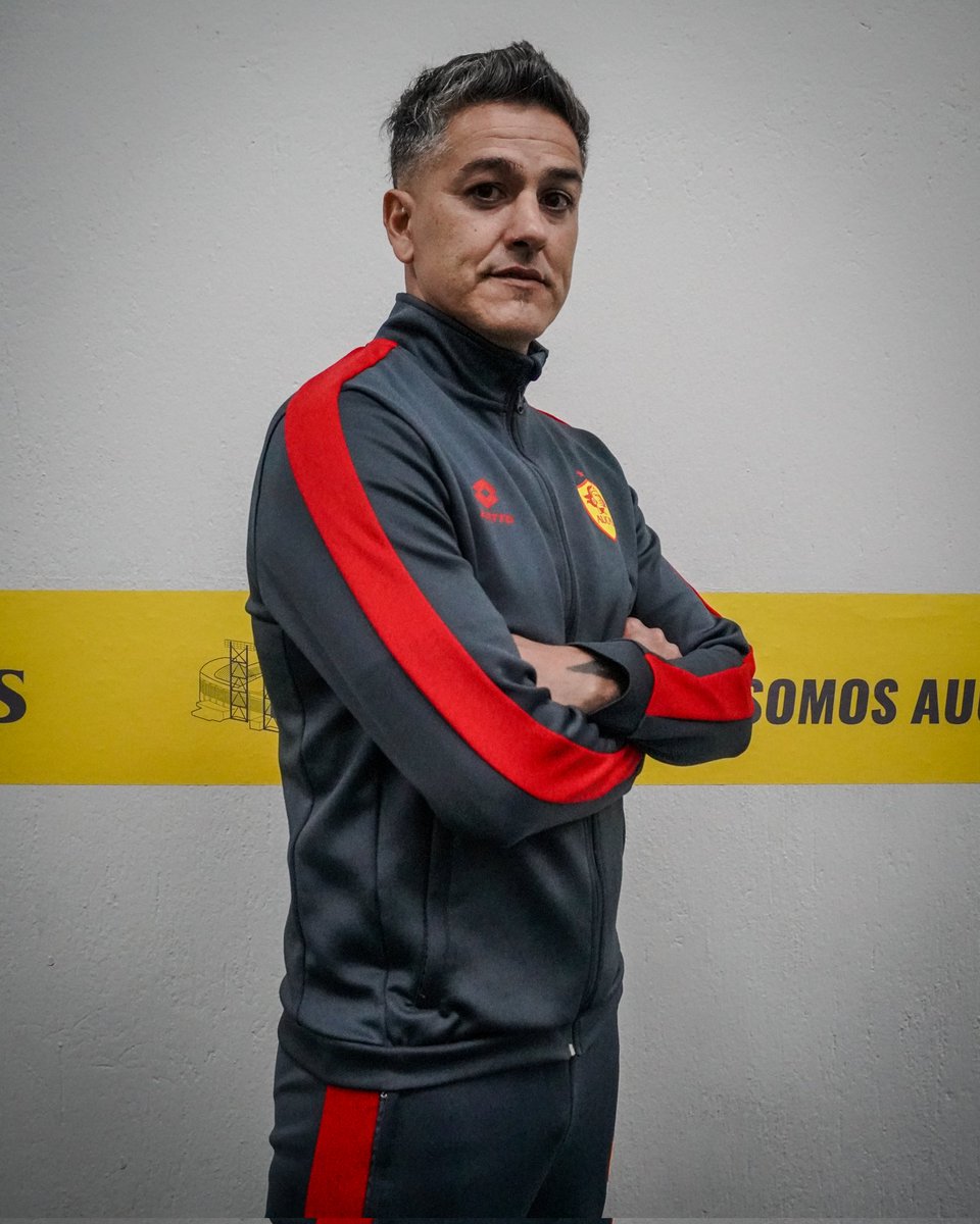 Aucas45's tweet photo. Norberto Araujo es el nuevo timonel del proyecto deportivo #Aucas2026.

Desde hoy, junto a su cuerpo técnico, inicia el trabajo con el plantel, dando paso a una nueva etapa marcada por el compromiso y la ambición deportiva.

¡Éxitos, profe! Bienvenido 🟡🔴
#Aucas2026 https://t.co/ZnXijxeD6v