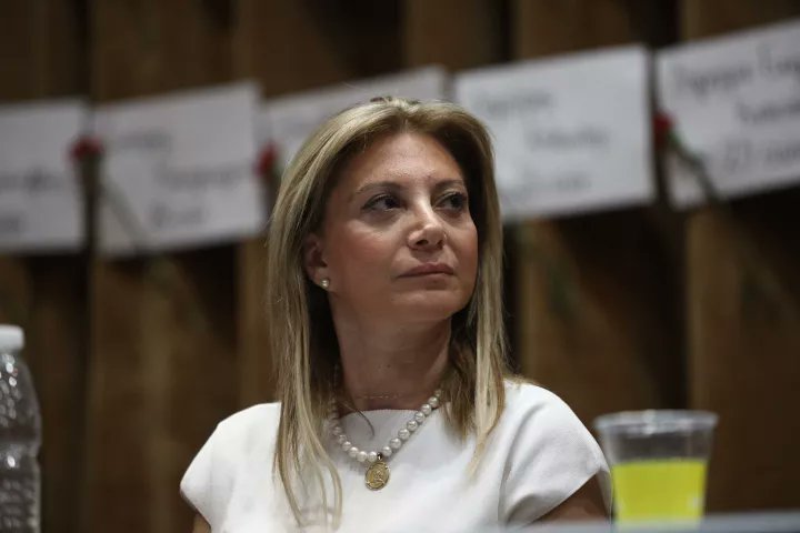 Η Καρυστιανού «ψαρεύει» στα άκρα και η κυβέρνηση σχεδιάζει τακτική σε δύο άξονες

Μέσα σε ένα πολιτικό σκηνικό απόλυτης ρευστότητας, η προαναγγελία της Μαρίας Καρυστιανού για τη δημιουργία ενός κόμματος υπό την ηγεσία ή τουλάχιστον με τη συμμετοχή
emprosdrama.blogspot.com/2026/01/blog-p…