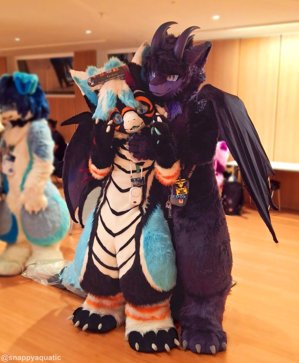 Happy #FursuitFriday !!
Let's get blessed by two dragons on ur timeline together with <a href="/EDoxFX/">edox 🔜 NFC</a>  >:3 

🪡: <a href="/xiaoquandoki10/">Doki✧</a> 
📷: <a href="/snappyaquatic/">S.N.A.P.P.Y (snappyaquatic.bsky.social)</a>
#Fursuit