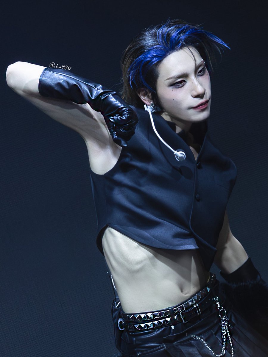 ilu4891's tweet image. 260107 1st fan concert [First Love]

#엑스러브 #XLOV #하루 #HARU

막둥이가 어떻게 어른일수있는거임..?