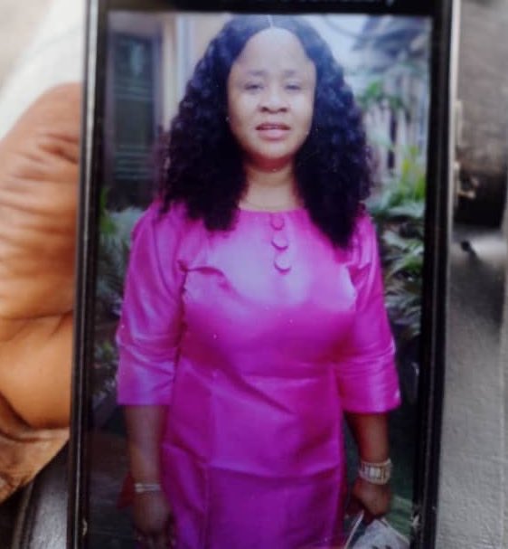 _DeejustDee's tweet image. This man brutally k!ll3d his wife at River Valley estate last night. He st@bbed her multiple times in her butt and tore her breast apart right in front of their kids, she d!ed on her way to the hospital. Still saw this woman last week. 
 
If you have any information about him…