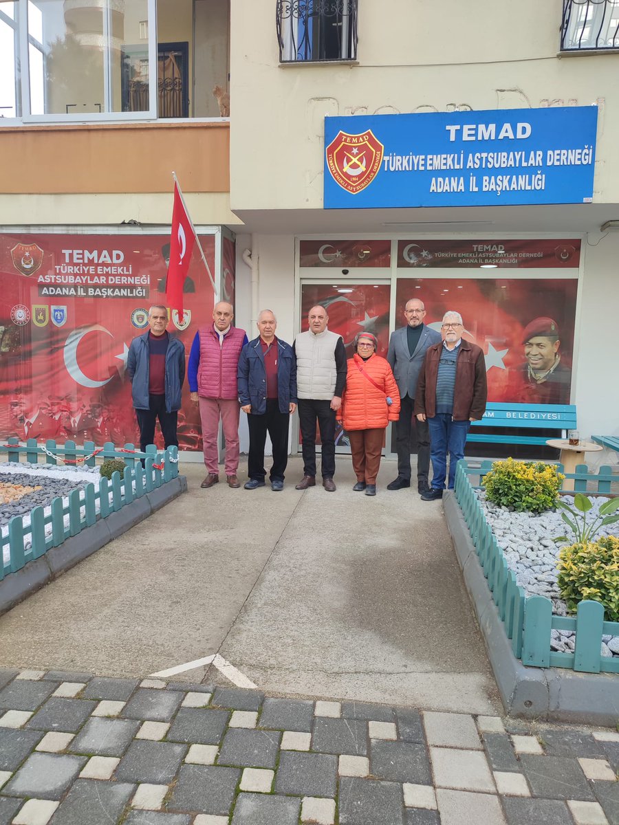 Tesud Adana il Başkanı Sn.E.Albay İbrahim Uyar ve kıymetli eşi Miyase Uyar derneğimizi ziyaret etti. Astsubay özlük hakları ve gündemde olan konular hakkında faydalı geçen bir görüşme yapıldı. Kendilerine nazik ziyaretleri için teşekkür ederiz.