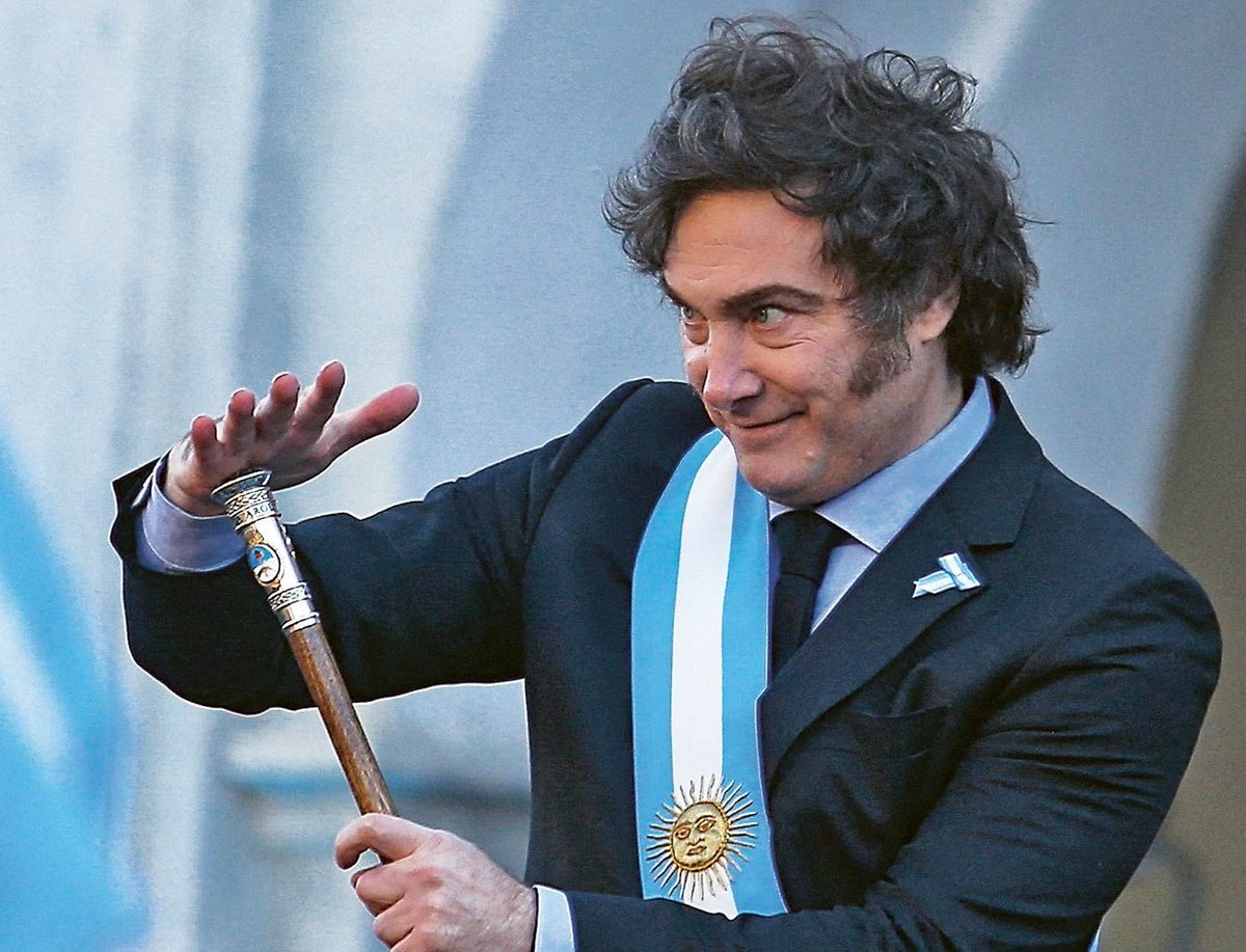 "SWAP":
Porque se pagaron USD 2500M del swap y 4218M de deuda sin default, con reservas subiendo y orden fiscal. Demostrando que Javier Milei le cerró el orto a todos los economistas mandriles que dudaban de su plan económico.