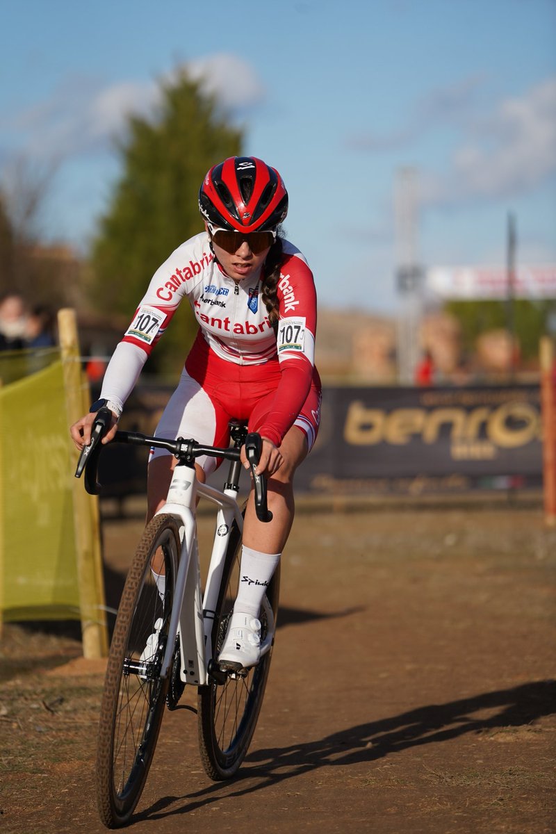 Cantabria se lleva la medalla de plata en el Team Relay del Campeonato de España de Ciclocross en Tarancón.
El equipo estuvo formado por Marta Beti, Ángel Fernández, Aitana Gutiérrez, Raúl López, Claudia San Justo e Isaac Suárez. <a href="/cantabriaes/">Gobierno Cantabria</a> 
fcciclismo.com/index.php/es/s…