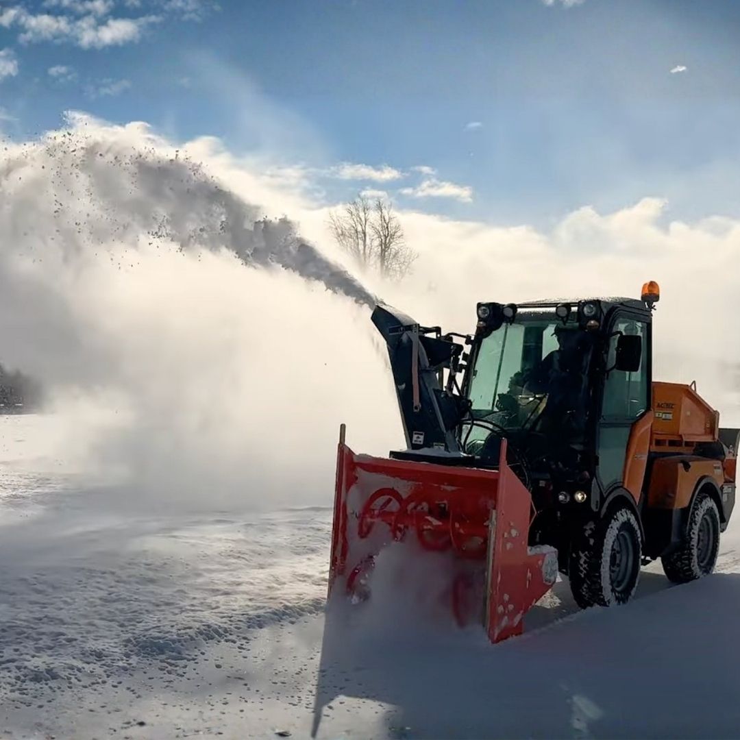 ontario_made's tweet photo. Snowbanks don’t stand a chance with the Box Snow Blower by Metec Metal Technology Inc. Built tough for Ontario winters and designed for easy maintenance, this double-auger powerhouse is an #OntarioMade solution you can rely on.

Learn more: https://t.co/EdnUmzyXSy https://t.co/A4LkCr5x4L
