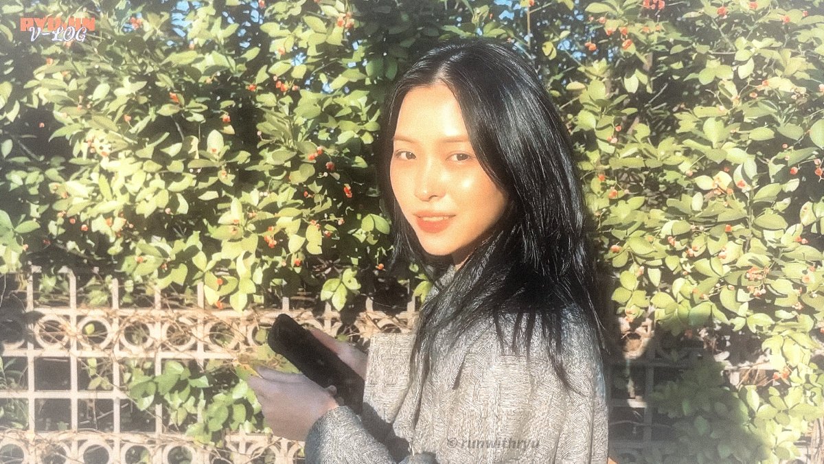 𝙖𝙡𝙡𝙪𝙧𝙞𝙣𝙜 📁 tweet media