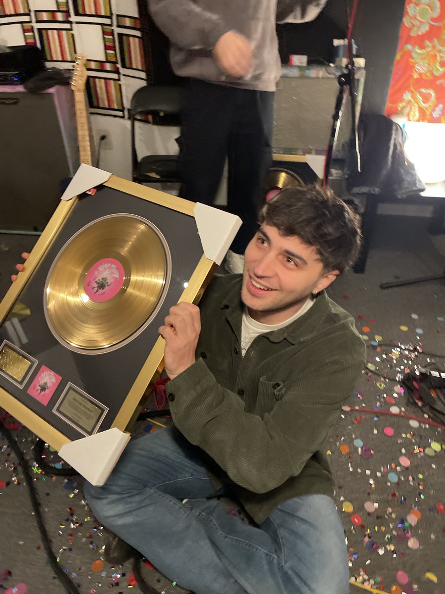 goodkidband's tweet image. We are absolutely stoked and honoured to share that our cover of “From The Start” has been CERTIFIED GOLD by Music Canada!!!!!
We never imagined that indie-rockifying a jazz-pop song would change our lives in so many ways (1/2)