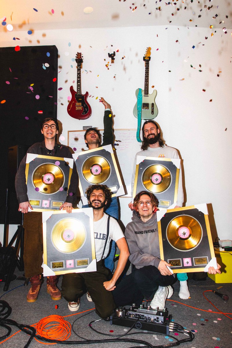 goodkidband's tweet image. We are absolutely stoked and honoured to share that our cover of “From The Start” has been CERTIFIED GOLD by Music Canada!!!!!
We never imagined that indie-rockifying a jazz-pop song would change our lives in so many ways (1/2)