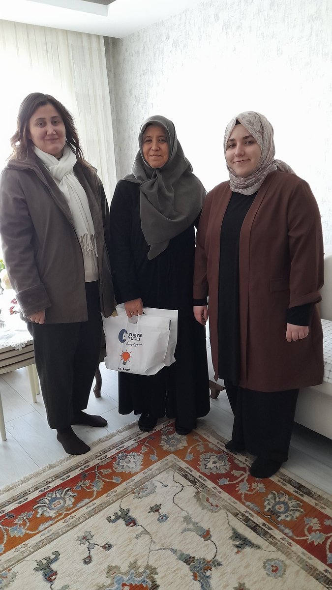 akpursaklarka06's tweet photo. Seçim İşleri başkanlığı tarafından düzenlenen Sandık Kurulu Üyelerimiz  ve müşahitlerimize, Kadın Kolları başkanımız Sn.Perihan Öztürk, İl Seçim İşleri Başkanımız @dilanngungorr, idari Mali işler başkanımız @simayyy.b ve  Yönetimimiz ile vefa ziyaretlerinde bulunduk. https://t.co/Slb9mtfmR6