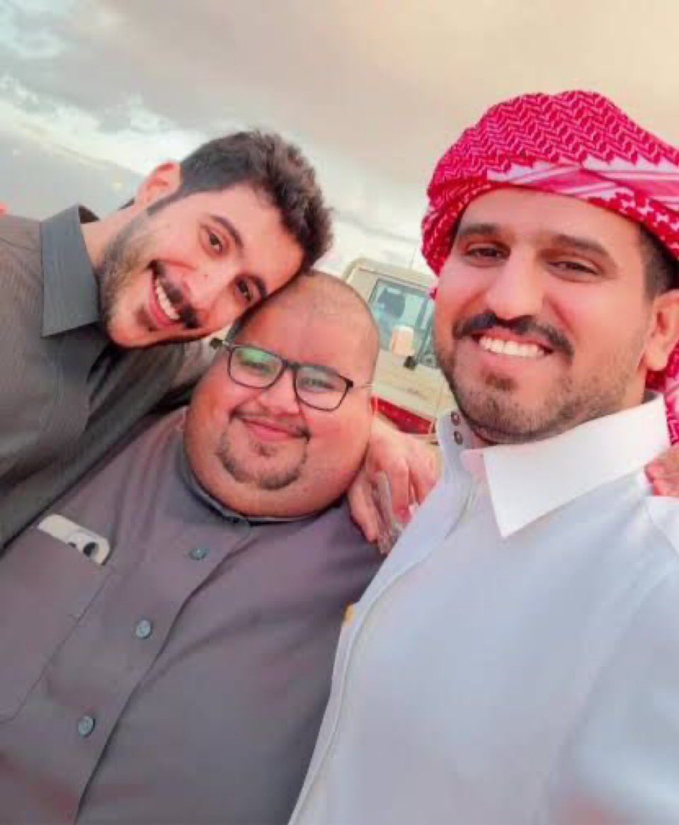 انا لله وإنا اليه راجعون 

دخيل في ذمة الله ..

اسأل الله ان يغفرله ويرحمه ويسكنه فسيح جناته ويلهم اهله وذويه الصبر والسلوان

اللهم كما جمعتهم في الدنيا على الود والمحبّة، فاجمعهم في الآخرة في جنات النعيم، وارحمهم برحمتك الواسعة