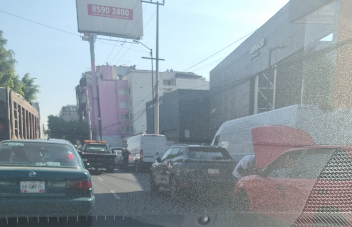 yeshuarobs's tweet photo. @OVIALCDMX solicito su apoyo para regular la vialidad en calzada de la viga y viaducto miguel aleman los señores de la agencia de autos autokasa viaducto tienen copado el primer, segundo y a veces hasta el tercer carril con sus unidades  la via lateral https://t.co/NZxdHFFFxo