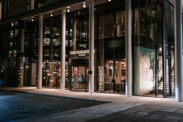 jt_arch_invest's tweet photo. Fond BHP Hotels SICAV, jehož je J&T ARCH od prosince 2023 jedním z hlavních investorů, spolu s dalšími partnery prodává pětihvězdičkový hotel The Westminster London španělské skupině RIU Hotels & Resorts. 👏🏼Transakce navazuje na úspěšnou dlouhodobou strategii nákupu, rekonstrukce a provozního vyladění luxusních hotelů. Více 👇🏼https://t.co/9sfQQA1dli