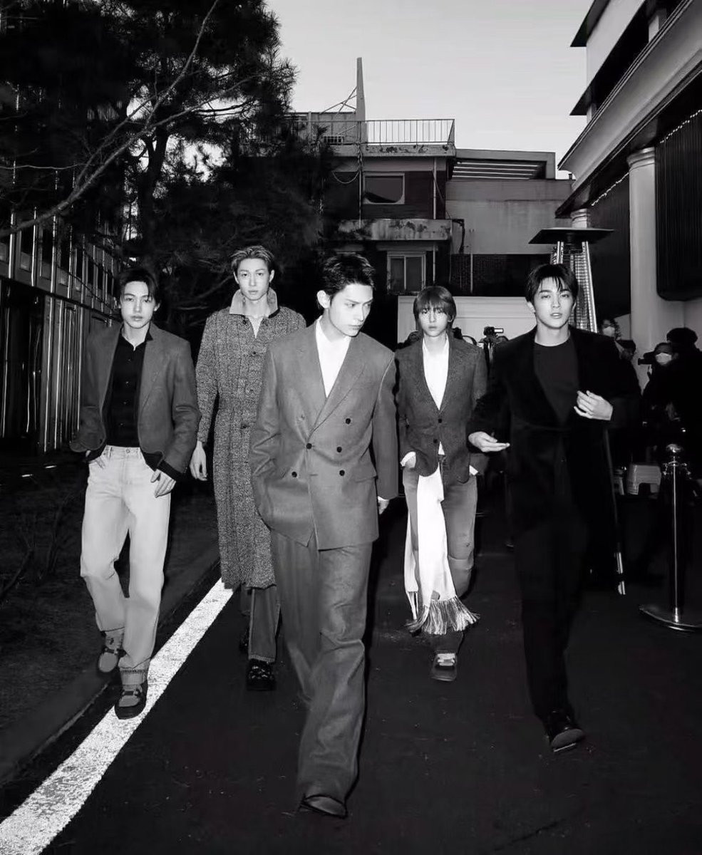 ช็อตนี้ให้เลยอะ ลูกชายแก๊งมาเฟียมากกกกก หล่ออันตรายสุดๆ